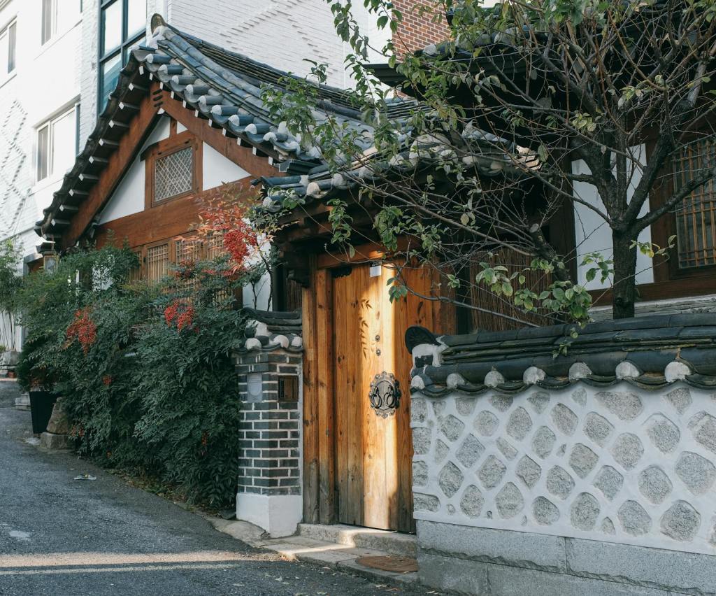 Why Is Hanok Called “The Breathing House”? – The Fellow's Table, image size:1024x852